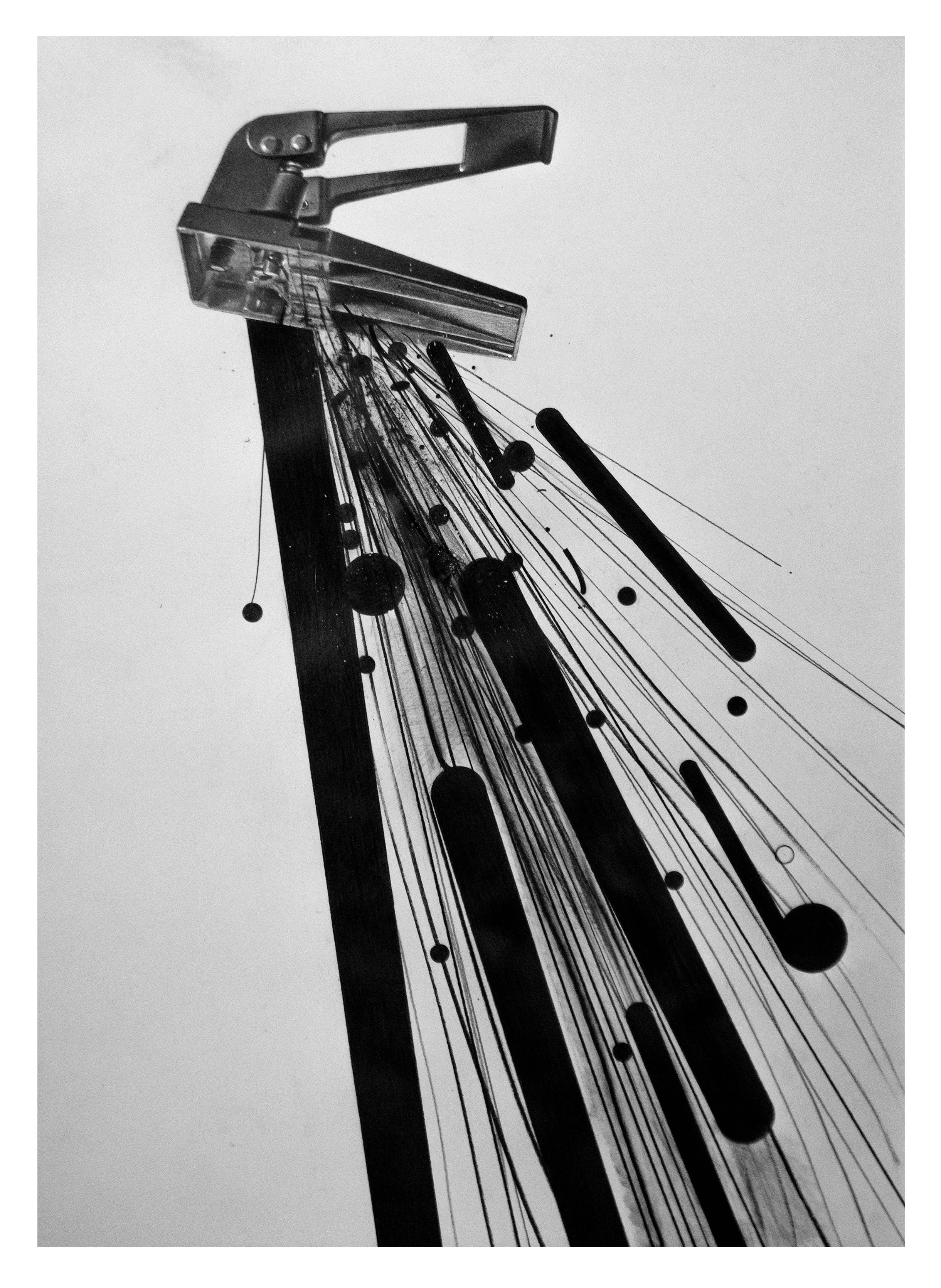 Зображення "діркопробивач" від євген григор'єв, розмір: а2, матеріали: папір, графіт, медіум: Графіка, місто: Львів, серія: "Підмети і присудки", ціна: €500